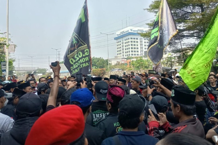 GEGER! Sejumlah Ormas Demo Kantor OT Group, Buntut Challenge Hafalan Al-Qur’an Berhadiah Miras