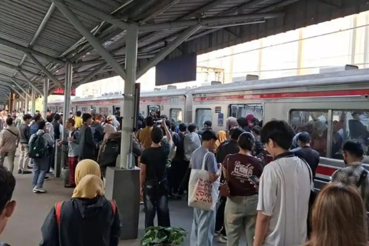 Dugaan Bunuh Diri Siswi SMA Tewas Tertabrak KRL di Jurangmangu Tangsel, Pesan Terakhirnya di Postingan Viral!