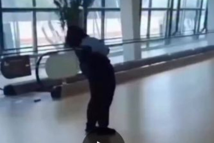 Viral Video Petugas Cleaning Service Bandara Soetta Diduga Kesurupan di Terminal 3, Warganet Sebut Mirip Pocong