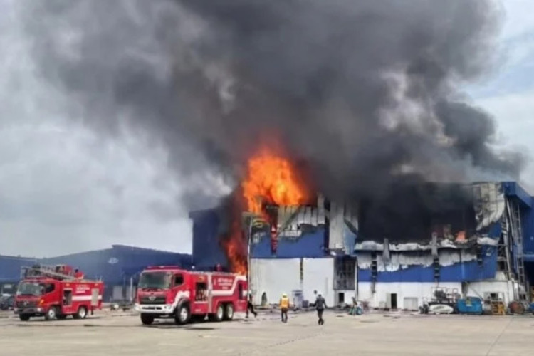 Pabrik PT Evyap di KEK Sei Mangkei Terbakar Hebat, 3 Orang Tewas dalam Insiden Ini!